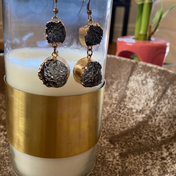 LIKE NEW boutique handcrafted raw pewter stone earrings with gold foil encasing - Picture 2 of 6